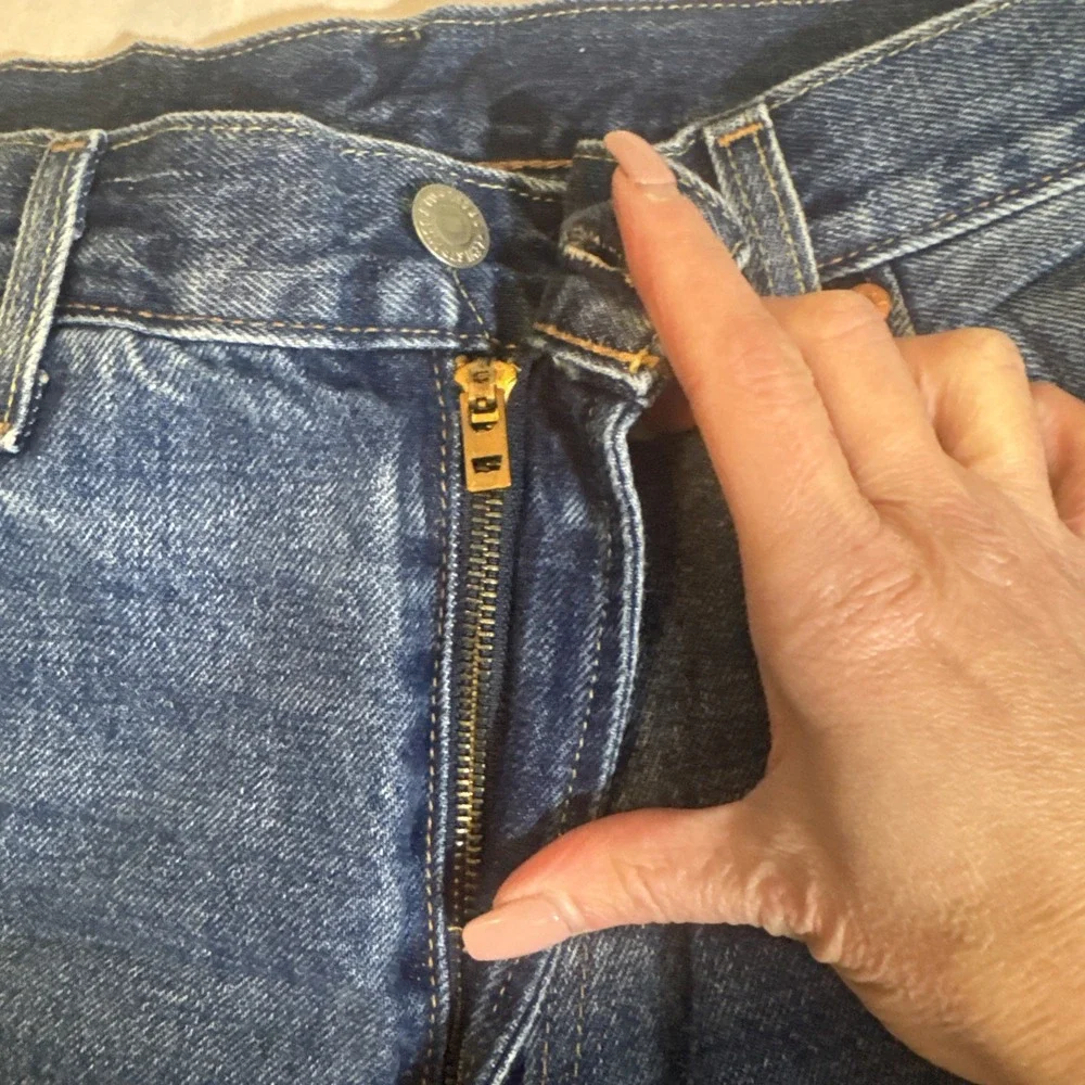 Vintage Levi's 551 With Big E Distressed W/Patches Very Worn Paint Mens 33‎ X 32